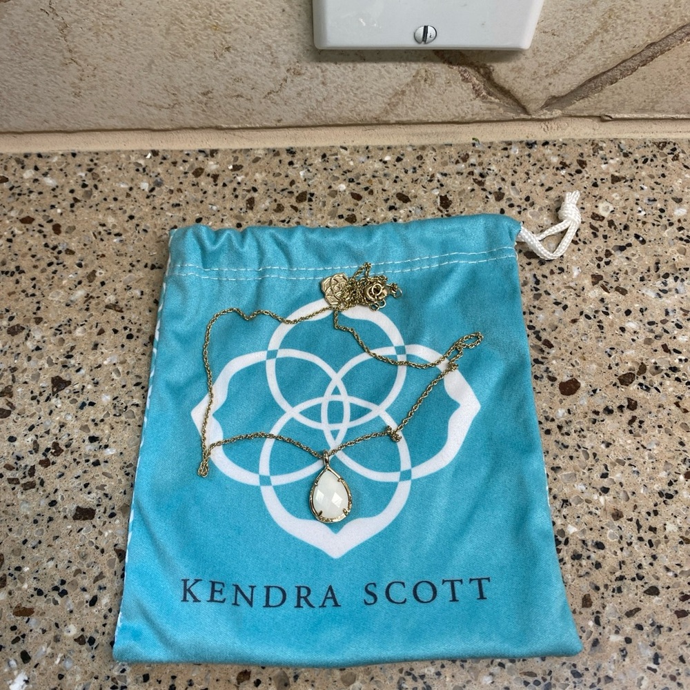 Women’s Kendra Scott Gold Chain White Teardrop Necklace & Dust Bag